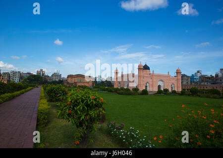 Teilansicht des Lalbag Forts zeigt Bibi Pari Grab und Diwani-i-Aam. Lalbagh Fort auch bekannt als "Fort Aurangabad" ist eine unvollständige Mughal Palace s Stockfoto