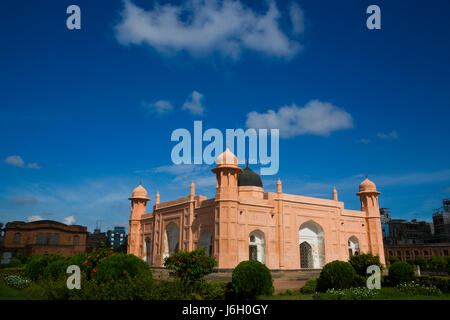 Teilansicht des Lalbag Forts zeigt Bibi Pari Grab und Diwani-i-Aam. Lalbagh Fort auch bekannt als "Fort Aurangabad" ist eine unvollständige Mughal Palace s Stockfoto