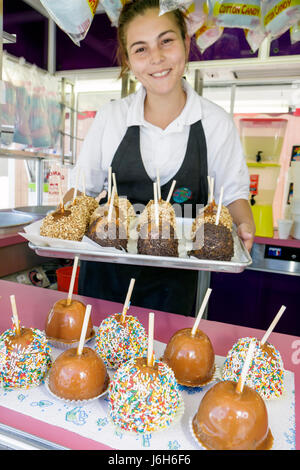 Wisconsin Kenosha County, Kenosha, Kenosha County Fairgrounds, The Ultimate Kid Fest, Familienfamilien Eltern Eltern Kinder, Frau weibliche Frauen, können Stockfoto