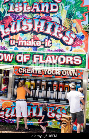 Wisconsin Kenosha County, Kenosha, Kenosha County Fairgrounds, The Ultimate Kid Fest, Familie Familien Eltern Eltern Kinder, Mann Männer männlich, Frau fem Stockfoto