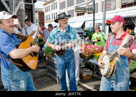 Roanoke Virginia, Market Square, Farmers' Market, Bluegrass, Musiker, Mann Männer Erwachsene Erwachsene, Männer, Gitarre, Banjo, Mandoline, Entertain, VA080503011 Stockfoto