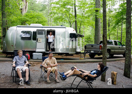 Blue Ridge Parkway Virginia, Appalachian Mountains, in der Nähe von Milepost 58, Otter Creek Water Campground, Camping, Natur, Erwachsene Erwachsene Männer Männer Männer, Frau Frauen f Stockfoto