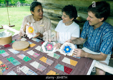 Blue Ridge Parkway Virginia, Appalachian Mountains, Humpback Rocks, Visitors Center, Pioneer, Farm Trail aus dem 19. Jahrhundert, lokale Geschichte, Reenactor, Erwachsene Stockfoto