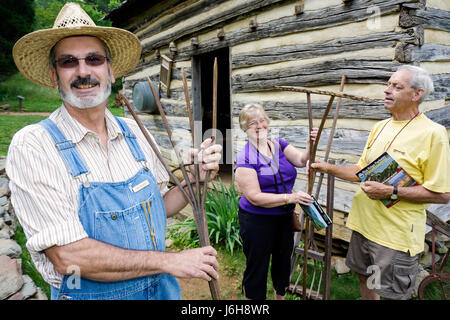 Blue Ridge Parkway Virginia, Appalachian Mountains, Humpback Rocks, Visitors Center, Milepost 5.8, Farm Trail aus dem 19. Jahrhundert, Lokalgeschichte, Schauspieler, Werbung für Erwachsene Stockfoto