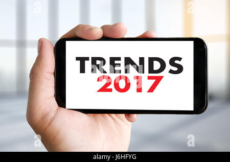 TRENDS 2017 Geschäft Erfolg kreatives Denken Geschäftsmann arbeiten auf Laptop-Computer PC Stockfoto