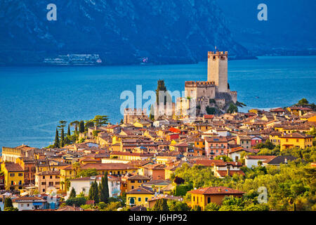 Stadt Malcesine am Lago di Garda-Skyline-Blick, Venetien, Italien Stockfoto