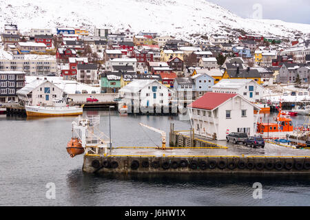 Angelboote/Fischerboote und einzigartige Dockside wirft in Honningsvåg, Finnmark County, Norwegen. Stockfoto