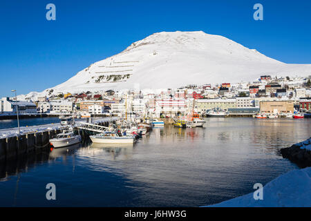 Angelboote/Fischerboote festgemacht an der Hafen Honningsvåg auf der Insel Magerøya, Finnmark County, die nördlichste Stadt in Norwegen. Stockfoto