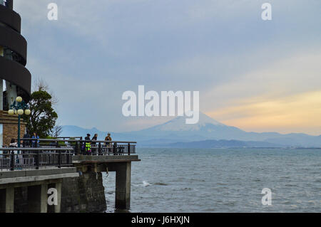 Kanagawa, Japan - 31. März 2014: Enoshima, einer kleinen Insel an der Mündung des Flusses Sakai in Sagami-Bucht mündet. Stockfoto