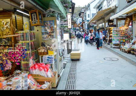 Kanagawa, Japan - 31. März 2014: Enoshima, einer kleinen Insel an der Mündung des Flusses Sakai in Sagami-Bucht mündet. Stockfoto