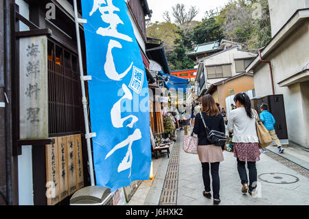 Kanagawa, Japan - 31. März 2014: Enoshima, einer kleinen Insel an der Mündung des Flusses Sakai in Sagami-Bucht mündet. Stockfoto