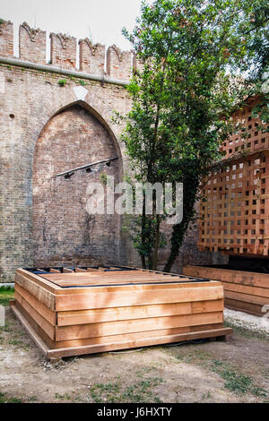 Venedig, Castello, Arsenale. 57. Venedig Biennale 2017, La Biennale di Venezia.German Künstler Michael Beutler Kunstwerk, Werft 2017. Mixed-Media installat Stockfoto