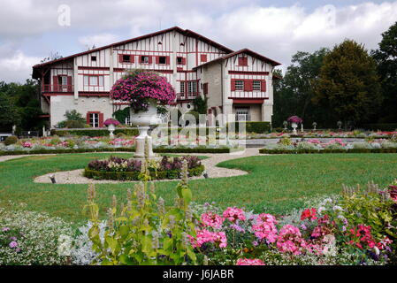 Villa Arnaga, die Sommerresidenz des französischen Dramaturg Edmond Rostand in Cambo-Les-Bains Stockfoto