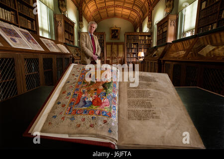 Parker Bibliothek Handschriften, Corpus Christi College in Cambridge, England, UK. 10. Juni 2016 Foto zeigt: das Frontispiz zu Geoffrey Chaucers Troilus und Criesyde, Anfang des 15. Jahrhunderts. Die Parker Bibliothekar Dr. Christopher de Hamel zeigen in einige der Fotos. Stockfoto