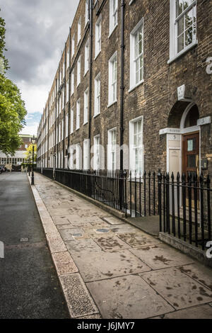 Grundstück und Außenanlagen am Grays Inn, Jockeys Fields, London, Großbritannien Stockfoto