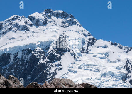 Blick auf Schnee und Eis bedeckte Berge aus dem Mueller Hütte Trail in Neuseeland Aoraki / Mount Cook National Park Stockfoto