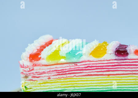 Regenbogen-Krepp-Kuchen, buntes Krepp-Kuchen Stockfoto