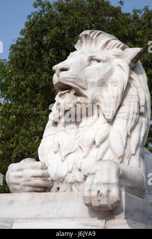 Löwen bewacht das Tor der Victoria Memorial und Gärten, Kolkata (Kalkutta), Westbengalen, Indien Stockfoto