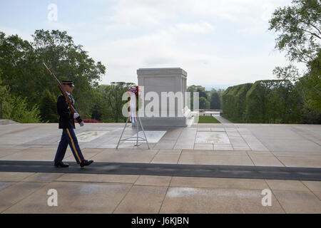 Wache am Grab des unbekannten Arlington Friedhof Washington DC USA zu Ehren Stockfoto