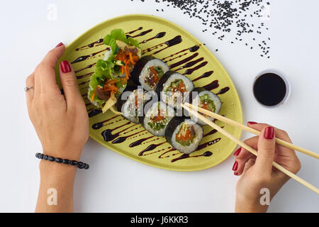 Gimbap. Koreanische Algen und Reis Brötchen Stockfoto