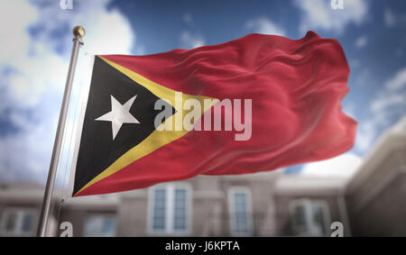 Ost-Timor Flag 3D Rendering auf Blue-Sky-Gebäude Hintergrund Stockfoto