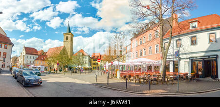 ERFURT, Deutschland - 20. Mai 2016: Altstädter Ring mit Straßencafés Stockfoto