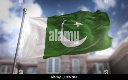 Pakistan Flagge 3D Rendering auf Blue-Sky-Gebäude-Hintergrund Stockfoto