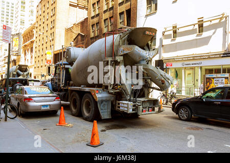 NEW YORK CITY, USA - 04, 2017: Straßenbau und Straßenarbeiten in Manhattan New York Stockfoto