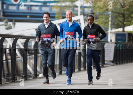 Foto-Shooting findet statt in der Nähe von Tower Bridge London für die britischen Athleten im Wettbewerb der London Marathon 2017 mit: Chris Thompson, Tsegei Tewelde, wo insgesamt Scott: London, Vereinigtes Königreich bei: Kredit-20. April 2017: Alan West/WENN.com Stockfoto