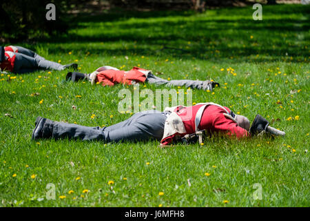 Schlacht von Longwoods Reenactment, Anglo-American Krieg von 1812, März 1814, Reenactor, Reenactors, toten Soldaten auf Batlefield, Delaware, Ontario, Kanada Stockfoto