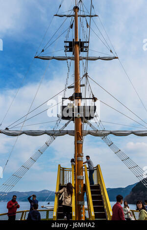 Replica Pirat Schiff Kreuzfahrt auf See Ashinoko. Touristische Erfahrung Bootsfahrt. Stockfoto