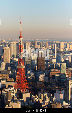 Tokyo Tower am letzten Tag der 2016 Stockfoto
