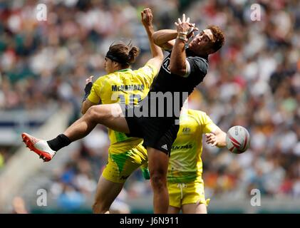 Liam McNamara Australiens und Neuseelands Joe Webber tagsüber zwei der HSBC London Sevens in Twickenham, London. Stockfoto
