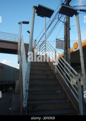 0670 Fußgänger Fußgängerbrücke Pier 18 c-2 Capulong Marcos Straße radialen Straße 10 Tondo Manila Stockfoto