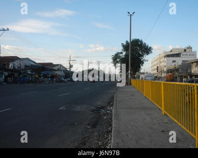 0670 Fußgänger Fußgängerbrücke Pier 18 c-2 Capulong Marcos Straße radialen Straße 37 Tondo Manila Stockfoto