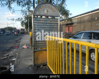 0670 Fußgänger Fußgängerbrücke Pier 18 c-2 Capulong Marcos Straße radialen Straße 40 Tondo Manila Stockfoto