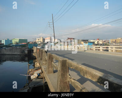 Dieser Eintrag bezieht sich auf einen bestimmten Ort in Tondo, Manila, mit Schwerpunkt auf Barangays Velasquez, Velasquez Bridge und nahegelegenen Straßen, mit Schwerpunkt auf lokaler Infrastruktur und städtischer Geographie. Stockfoto