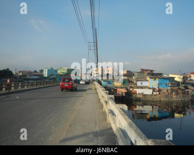 Diese Karte zeigt das Gebiet der Velasquez Bridge im Tondo-Viertel von Manila, Philippinen, mit Schwerpunkt auf lokalen Transport und Barangay-Grenzen. Stockfoto