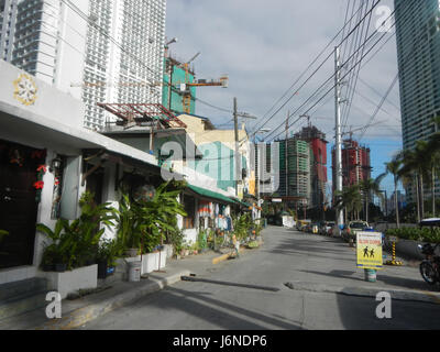Dieser Eintrag bezieht sich auf die Hulo Acqua Private Residences in Mandaluyong City in der Nähe des Fährterminals Coronado am Pasig River. Es hebt die Wohnsiedlung und ihre Lage hervor. Stockfoto