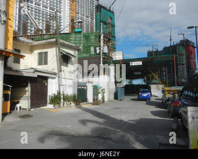 Hulo Acqua Private Residences ist ein Wohnkomplex am Fluss Pasig in Mandaluyong City, Metro Manila. Es verfügt über moderne Wohnräume und ist Teil der städtischen Entwicklung der Stadt. Stockfoto