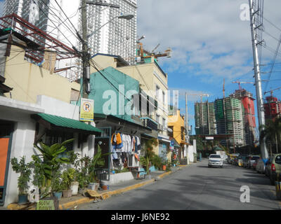 Hulo Acqua Private Residences ist ein Wohnkomplex am Coronado-Abschnitt des Pasig-Flusses in Mandaluyong City, Philippinen. Es bietet modernes urbanes Leben mit Blick auf den Fluss und ist Teil einer wachsenden Immobilienentwicklung in der Gegend. Stockfoto