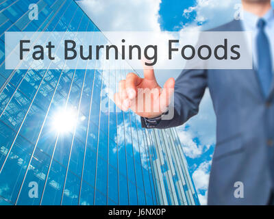 Fat Burning Foods - Geschäftsmann Hand Taste am touch-Screen-Oberfläche. Wirtschaft, Technologie, Internet-Konzept. Stock Foto Stockfoto