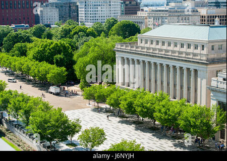 USA Washington DC DC Pennsylvania Avenue mit den Vereinigten Staaten Gericht der Bundesrepublik Ansprüchen auf der linken Seite Stockfoto