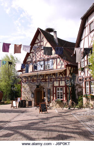 Schöne Tudor Strahl Haus und Garten in London Stockfoto, Bild: 30702886