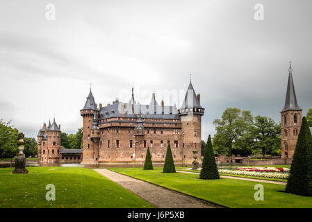 Haarzuilens, Niederlande - 4. August 2016: de Haar Schloss, in der Nähe von Utrecht entfernt. Es ist das größte und luxuriöseste Schloss in den Niederlanden Stockfoto