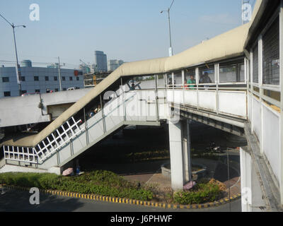 Dieser Eintrag bezieht sich auf das Gebiet des Forbes Park in Makati, Metro Manila, das für seine gehobenen Wohnsiedlungen bekannt ist. Das Gebiet liegt in der Nähe der MRT-Station Buendia und der EDSA Road, wichtigen Standorten im zentralen Geschäftsviertel. Stockfoto