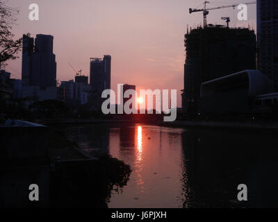 09450 Sonnenuntergänge in Makati Mandaluyong Stadt 14 Stockfoto