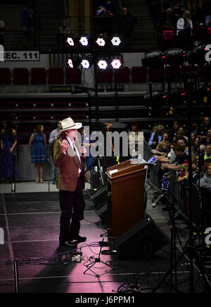 MISSOULA, MONTANA, USA - 20. Mai 2017: US-Repräsentantenhauses Kandidat spricht Rob Quist Anhängern zu 2017 Montana Nachwahl rall Stockfoto