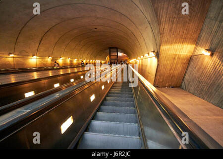 Rosslyn tief Ebene Rolltreppe Metro u-Bahn Zug System Washington DC USA Stockfoto