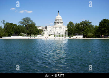 United States Capitol Gebäude und Capitol Widerspiegelnder Teich Washington DC USA Stockfoto